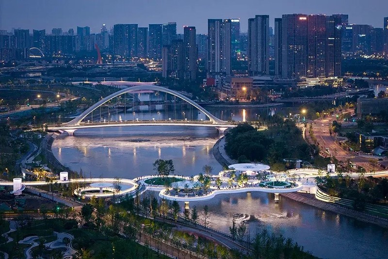 成都漂浮公園，一座橋，九種風(fēng)景